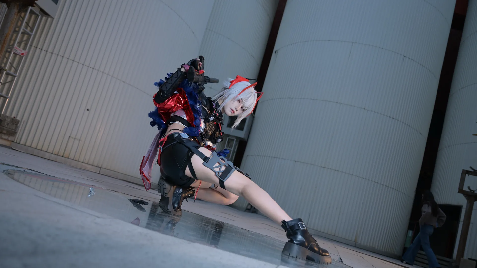 cosplay摄影, 银发红瞳, 麦小雯cos, 三角洲, 战术装备cos - 第2张