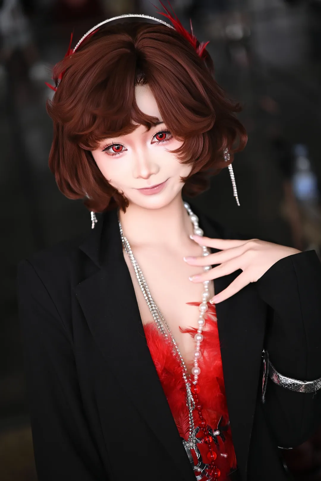 漫展返图, cosplay摄影, 红色美瞳, 重返未来1999cos, 红羽黑西装 - 第1张