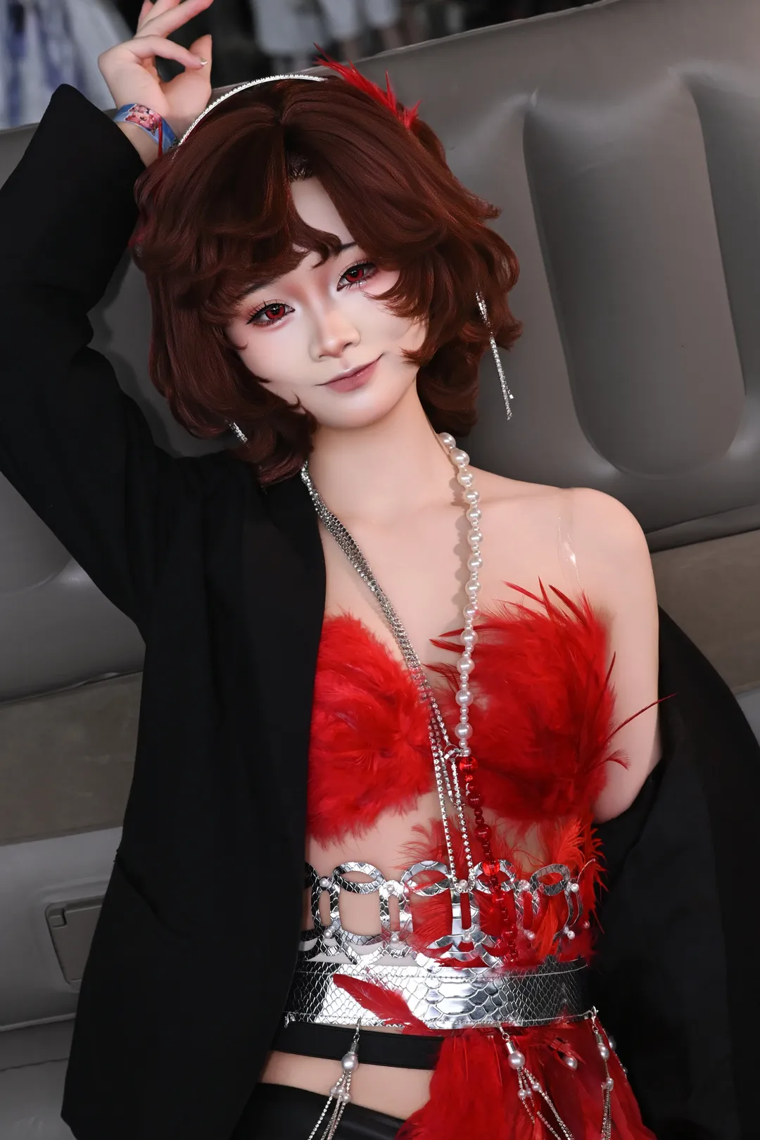 漫展返图, cosplay摄影, 红色美瞳, 重返未来1999cos, 红羽黑西装