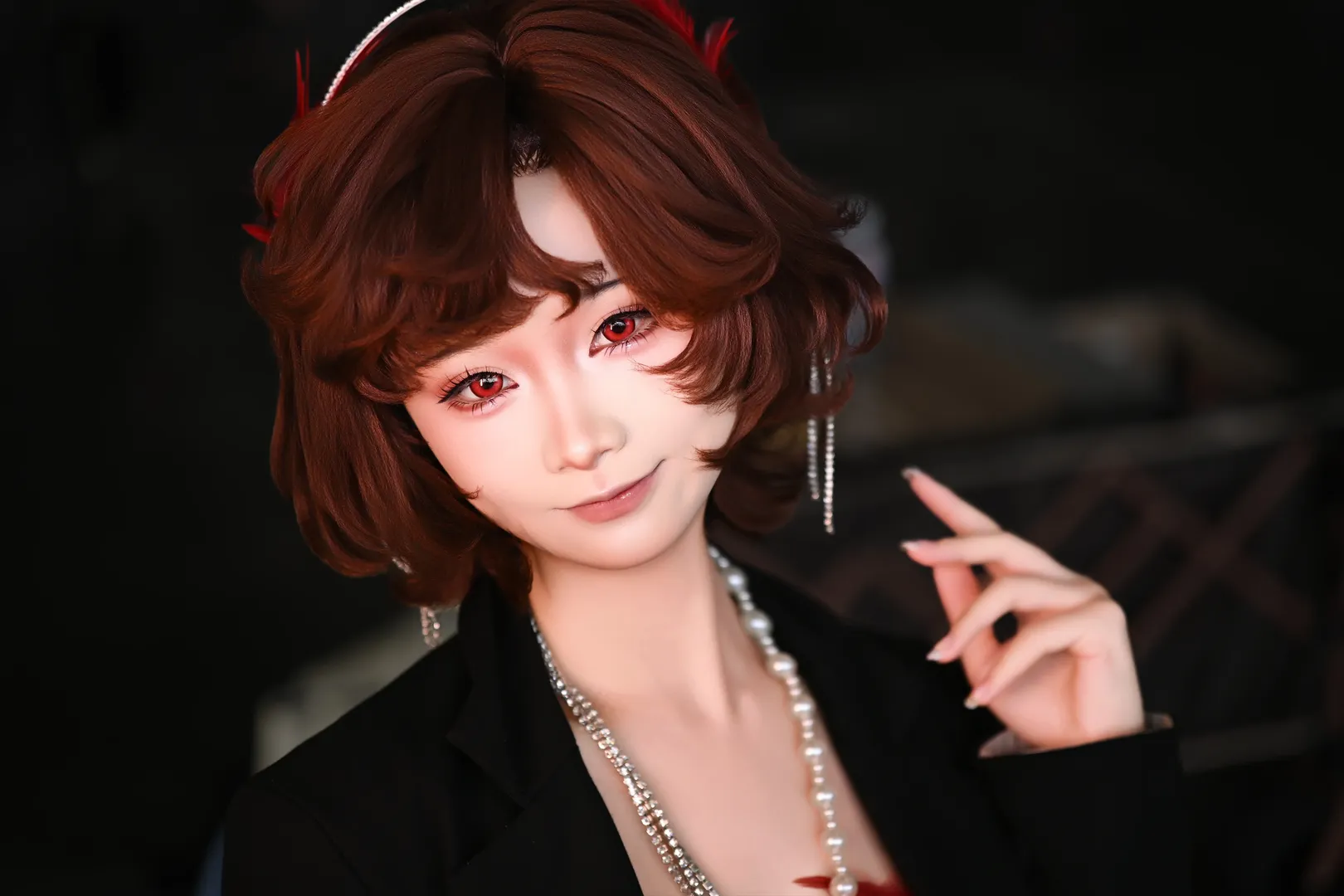 漫展返图, cosplay摄影, 红色美瞳, 重返未来1999cos, 红羽黑西装 - 第3张