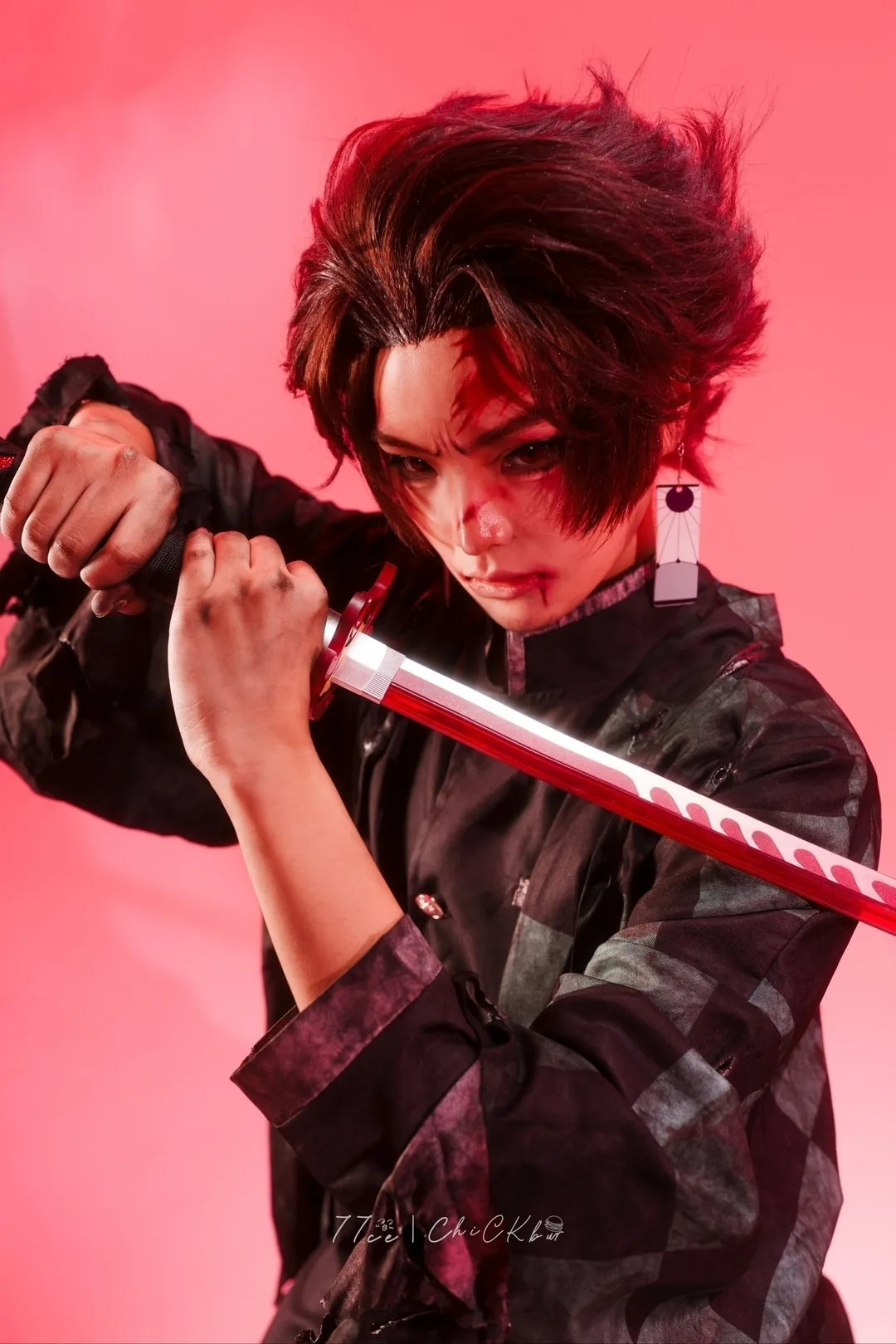 白棚拍摄, 鬼灭之刃, 炭治郎cos, 战损妆容, 日漫cosplay - 第1张