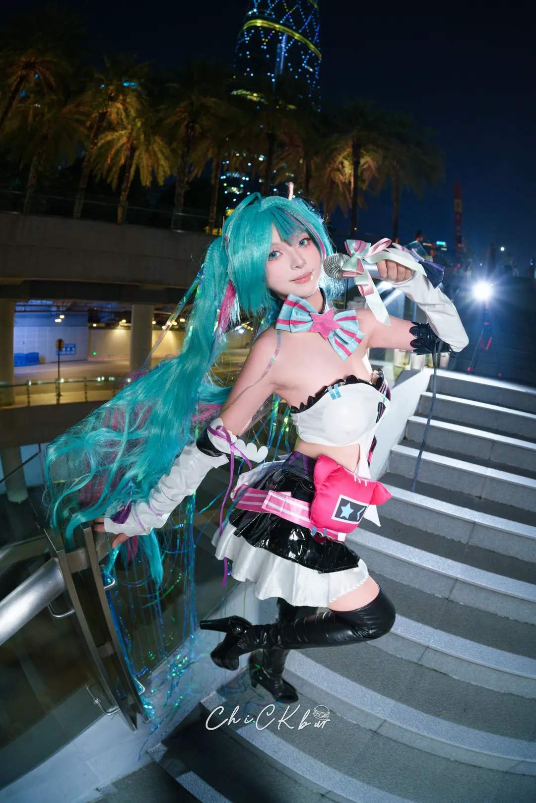 初音ミク コスプレ, ツインテール, 夜景撮影, ミューズダッシュ, エナメルニーハイブーツ - 1枚目