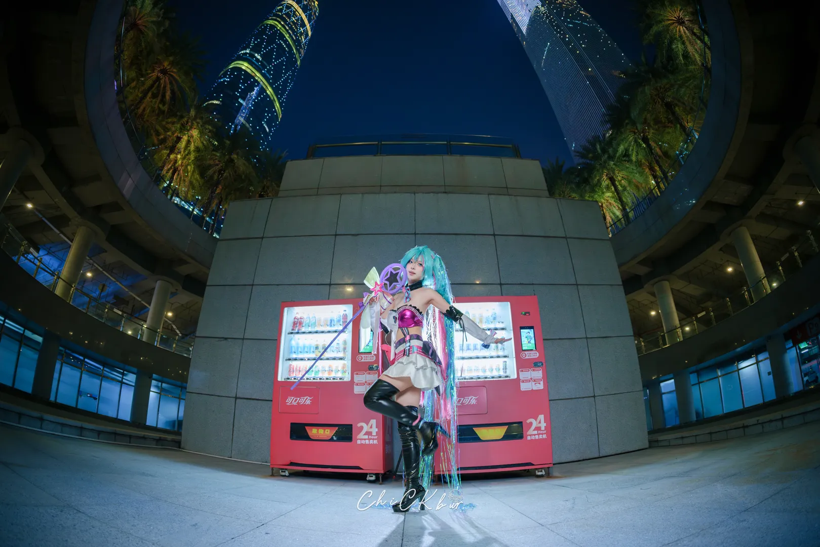 初音ミク コスプレ, ツインテール, 夜景撮影, ミューズダッシュ, エナメルニーハイブーツ - 2枚目