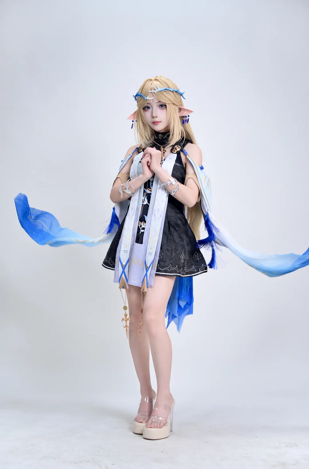 鸣潮, 卡提希娅cos, cosplay穿搭, 白棚摄影, 精灵耳妆造
