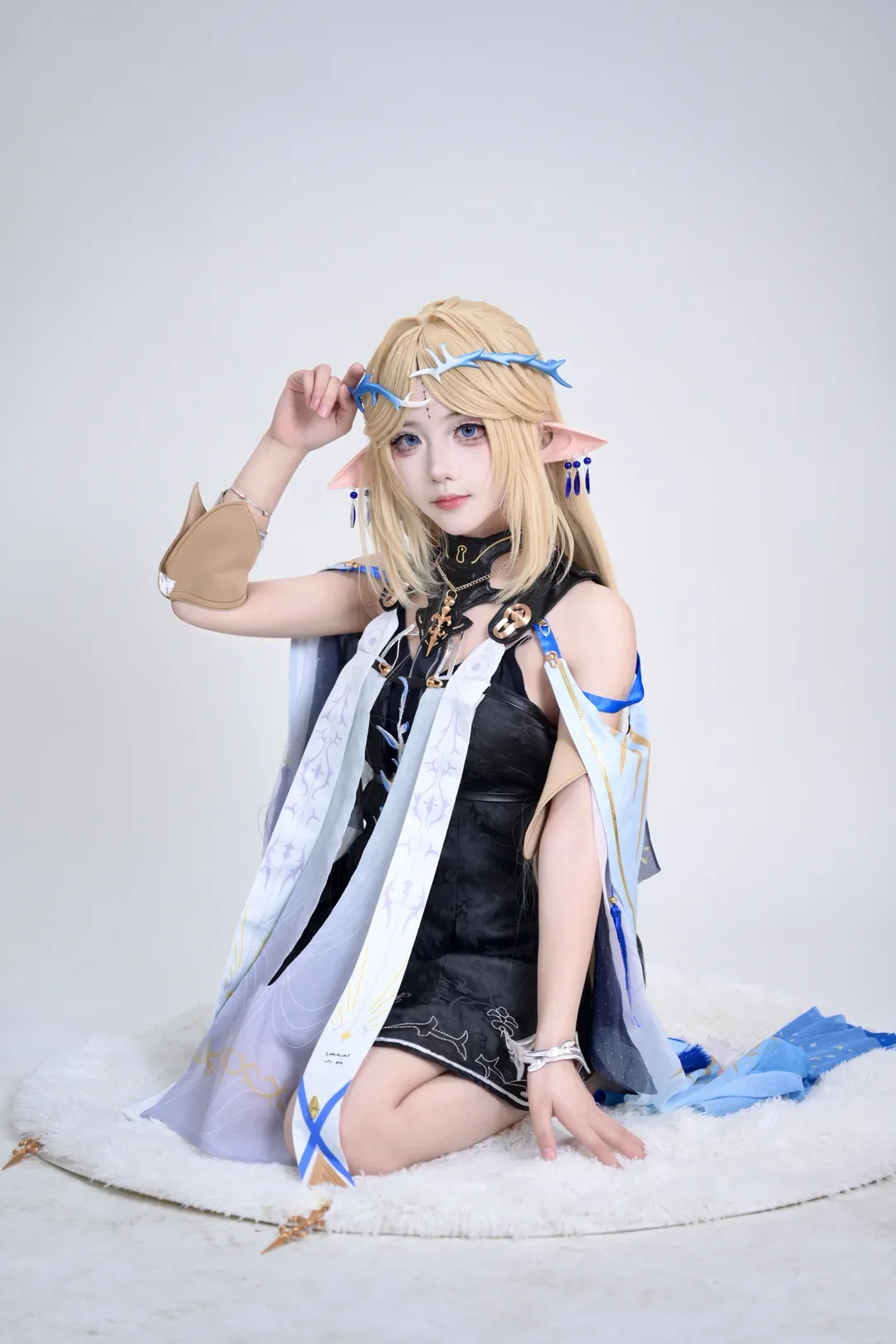 Wuthering Waves, Cartethyia Cosplay, Cosplay outfit, White studio photography, Elf ear makeup and styling - Image 5