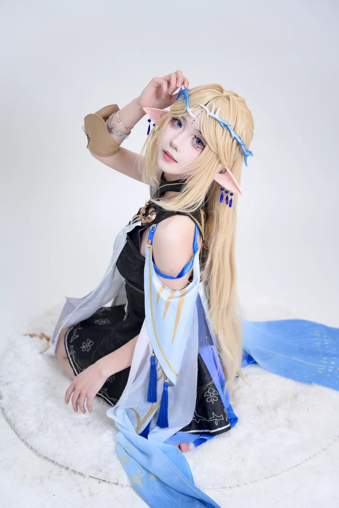 Wuthering Waves, Cartethyia Cosplay, Cosplay outfit, White studio photography, Elf ear makeup and styling - Image 6