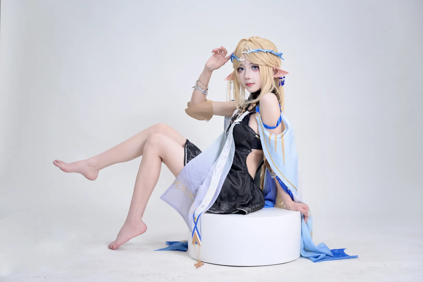 Wuthering Waves, Cartethyia Cosplay, Cosplay outfit, White studio photography, Elf ear makeup and styling - Image 7