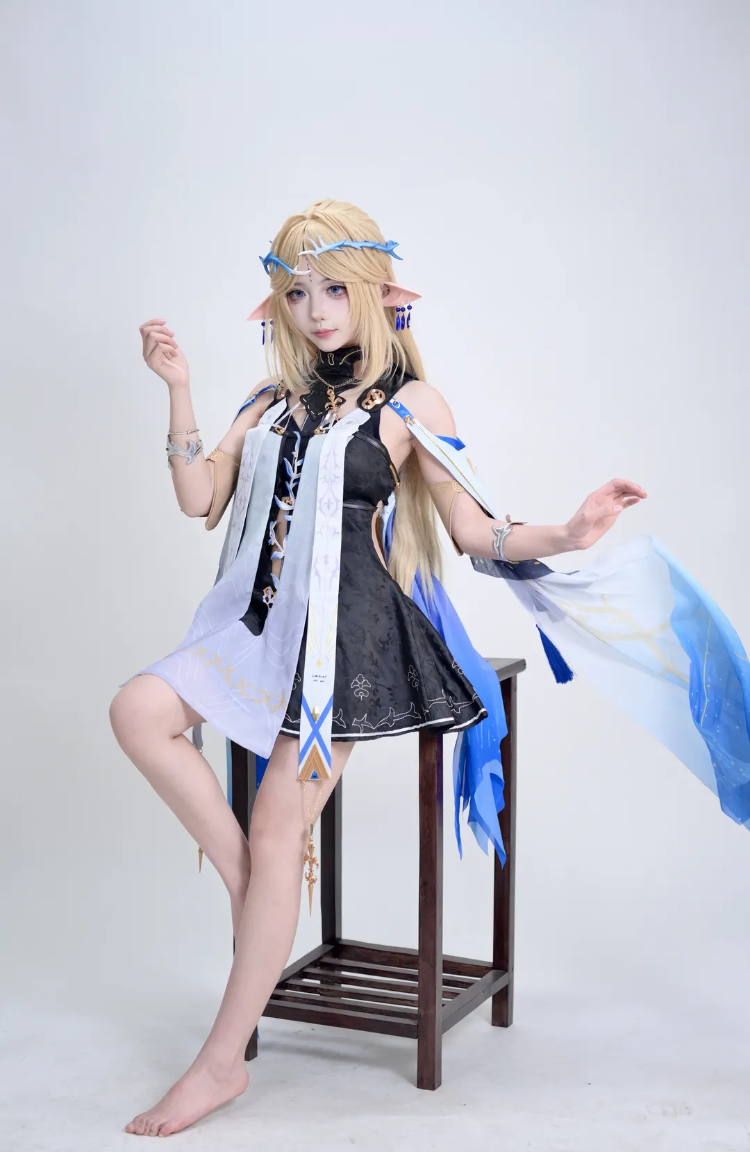 Wuthering Waves, Cartethyia Cosplay, Cosplay outfit, White studio photography, Elf ear makeup and styling - Image 9