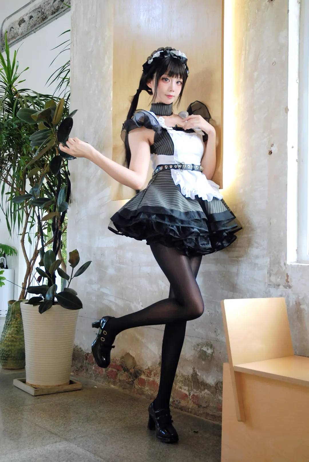 室内摄影, cosplay日常, 双马尾, 黑丝穿搭, 女仆装cosplay - 第3张