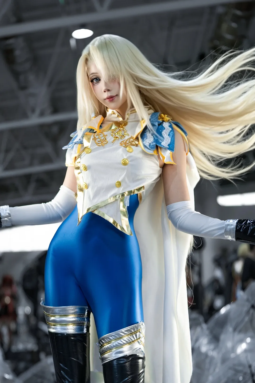 cosplay, Convention photos, Blonde hair, blue armor, Patent leather long boots, Cool/icy makeup and styling - Image 2