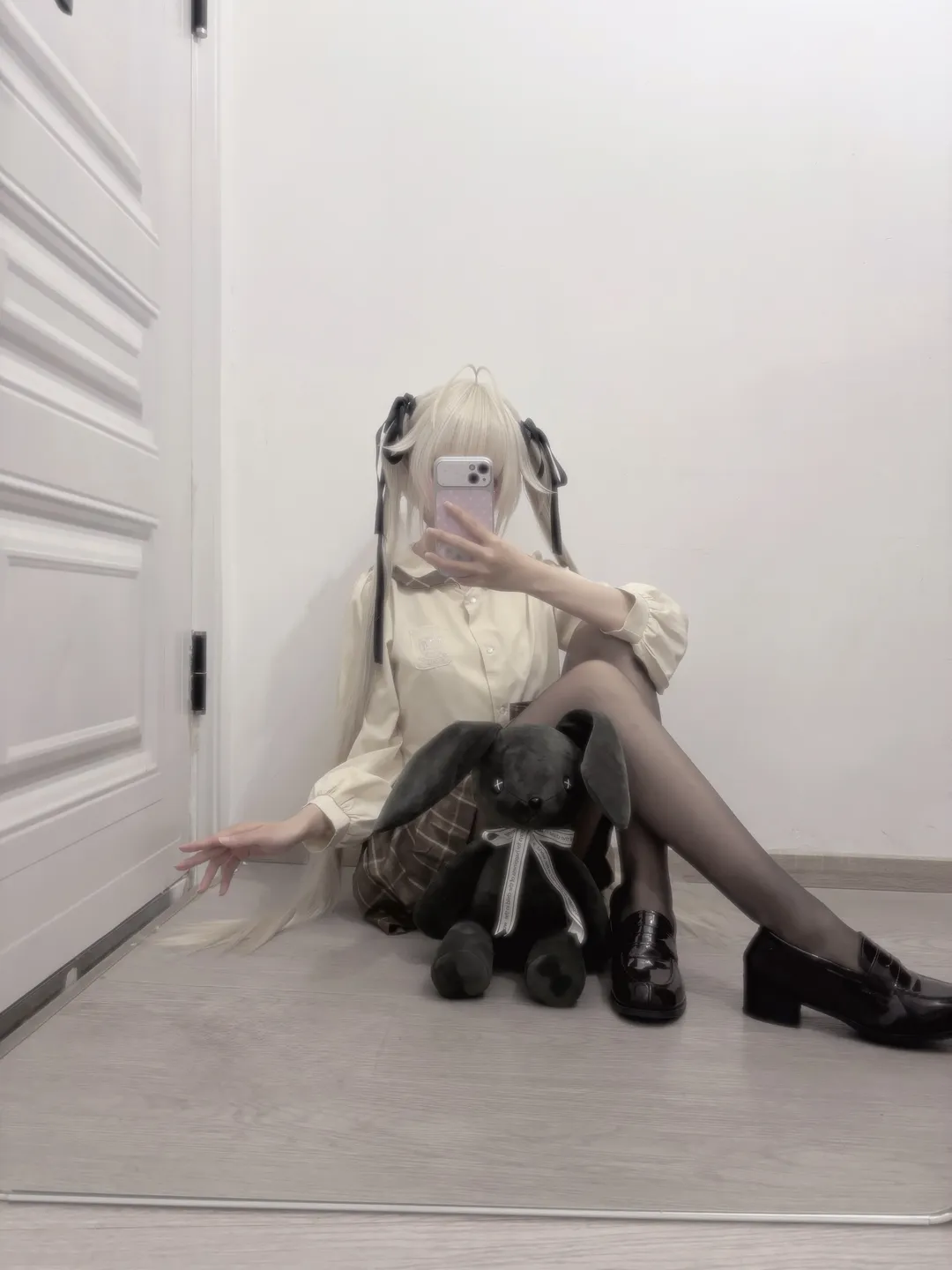 穹妹cos, 二次元日常, 旧版校服, 黑灰丝袜穿搭, 居家出片