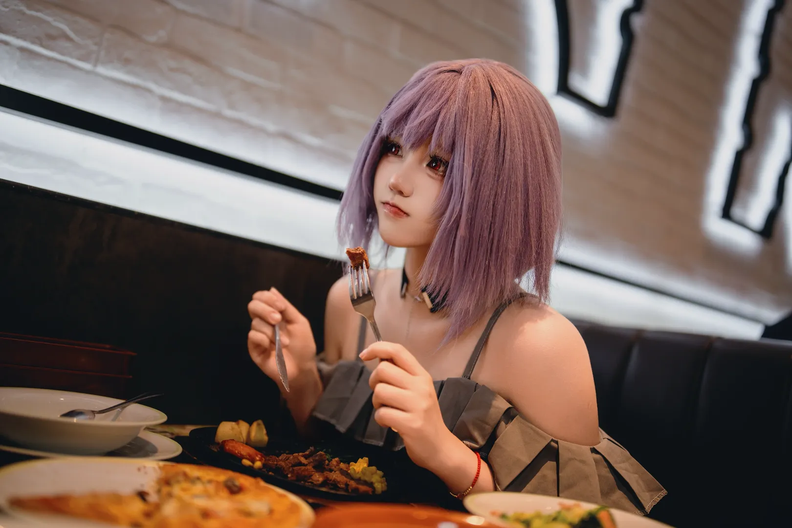 cosplay日常, BanG Dream! Ave Mujica, 祐天寺若麦cos, 35mm1.2摄影, 紫发短发 - 第3张