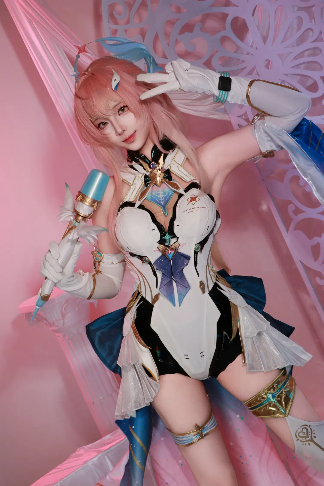 鸣潮, 爱弥斯cos, 粉色头发cosplay, 科幻风cos, 纸飞机道具 - 第1张