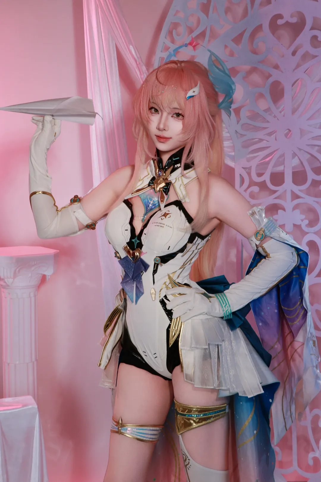 Wuthering Waves, Aemeath Cosplay, Pink hair cosplay, Sci-fi style cosplay, Paper airplane prop