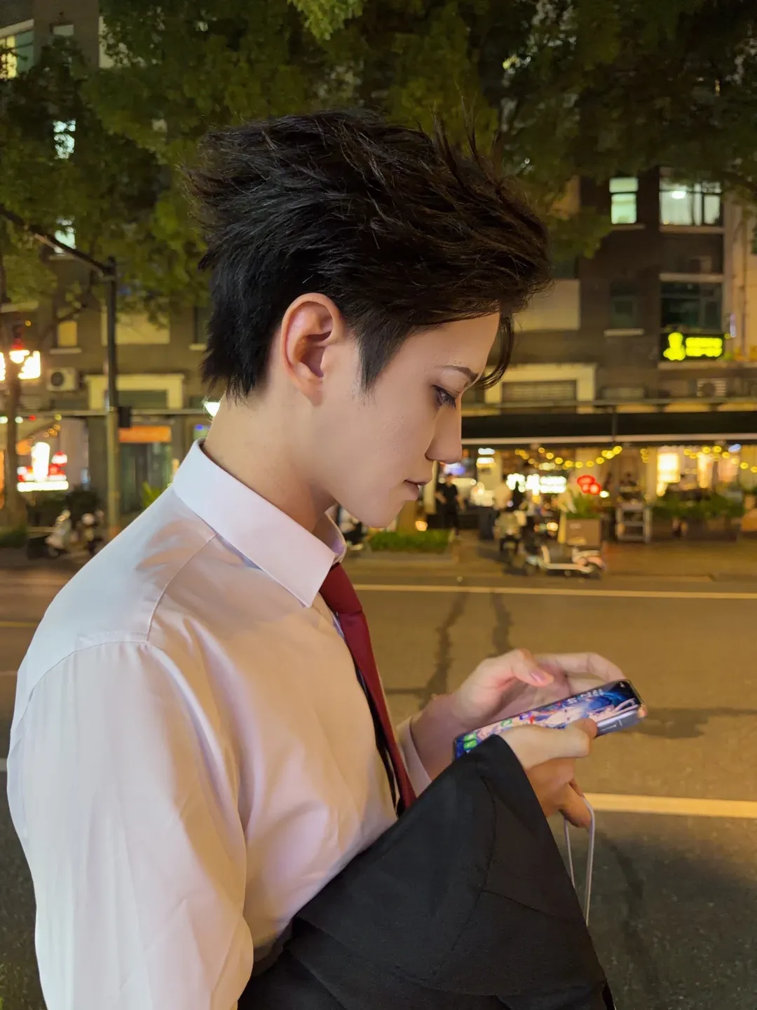cosplay, 红发假发, 皮衣穿搭, 街头夜景拍摄, 二次元同好 - 第2张