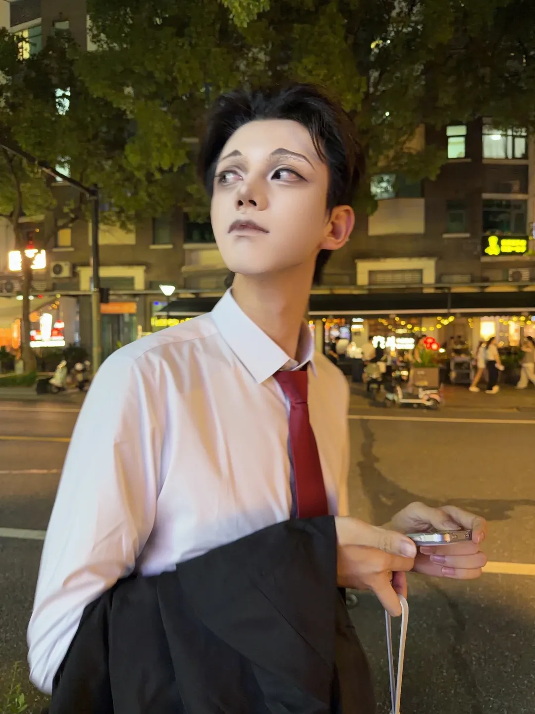 cosplay, 红发假发, 皮衣穿搭, 街头夜景拍摄, 二次元同好 - 第3张