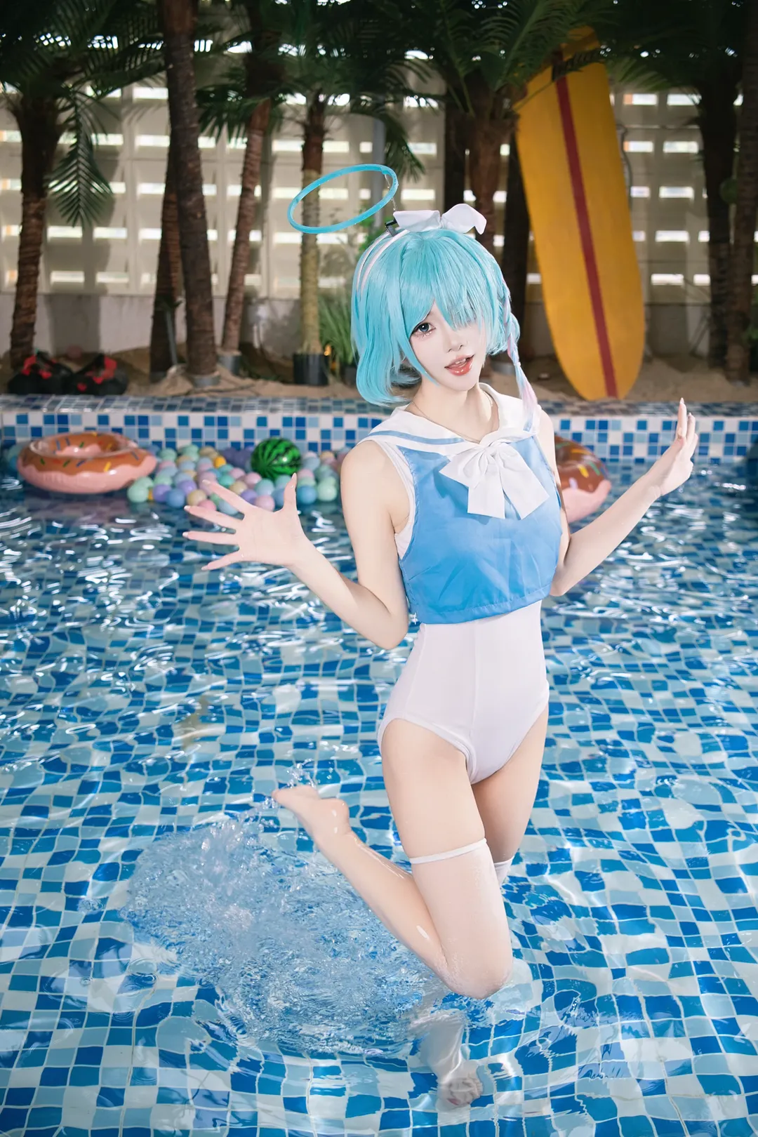 泳装cosplay, 蓝色假发, 阿罗娜cos, 夏日泳池, 水手服写真 - 第3张