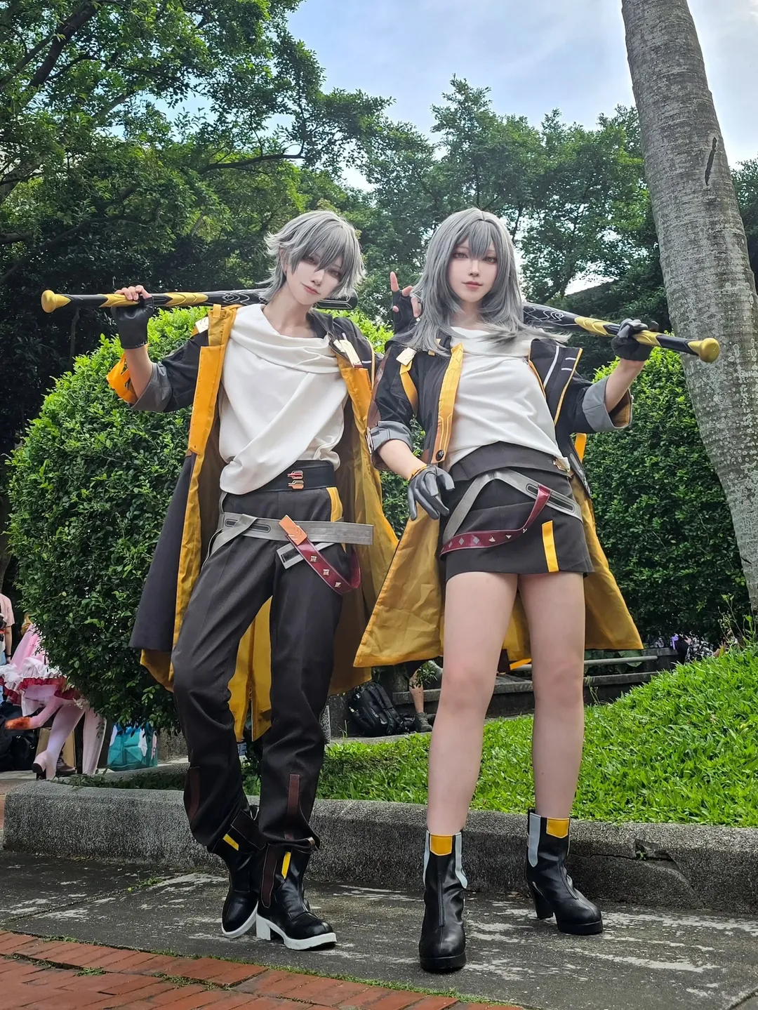 双人cos, 户外cosplay, 灰发假发, 崩坏星穹铁道cos, 战术风穿搭