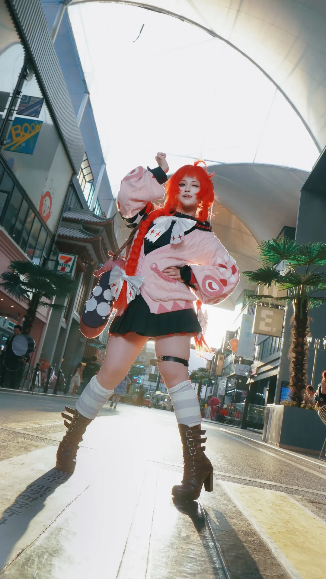 绝区零, 浮波柚叶cos, cosplay摄影, 红发双马尾, 逆光拍摄