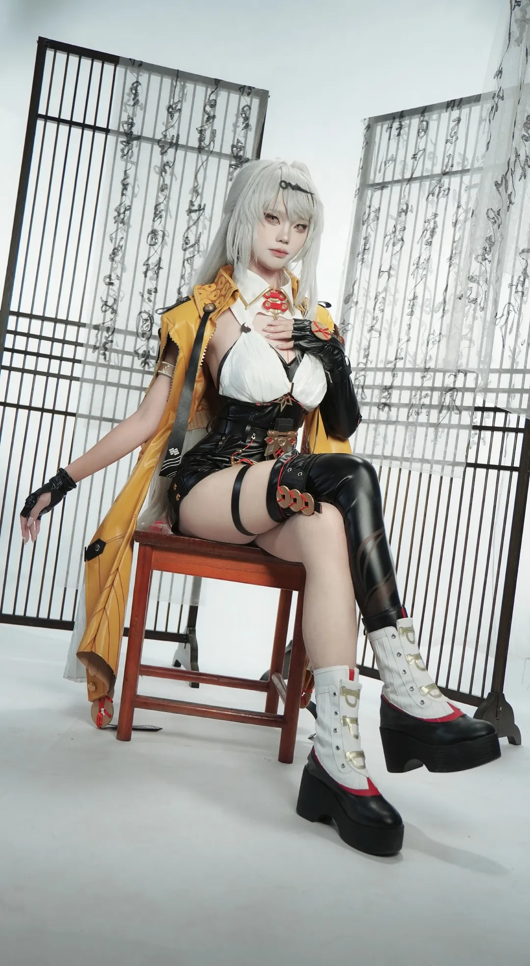 绝区零, 仪玄cos, cosplay摄影, 银发造型, 机能风穿搭 - 第1张