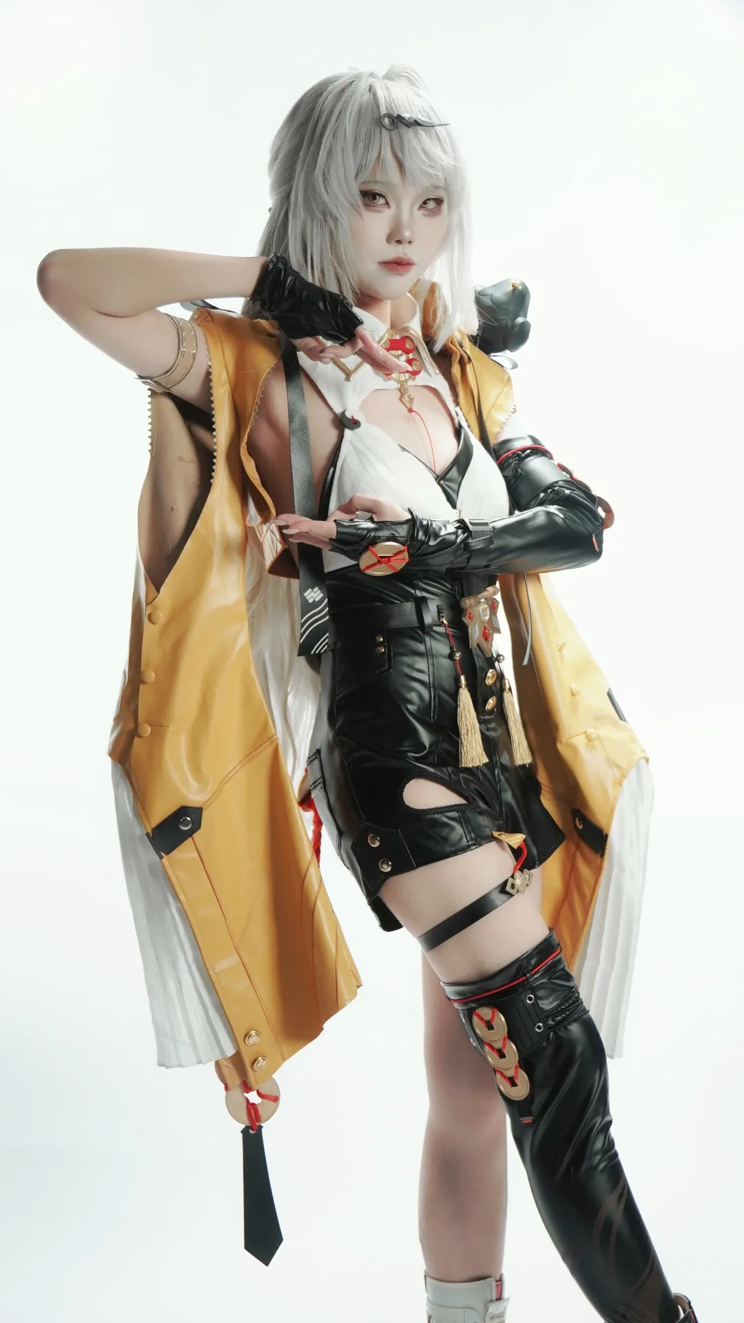 絕區零, 儀玄cos, cosplay攝影, 銀髮造型, 機能風穿搭