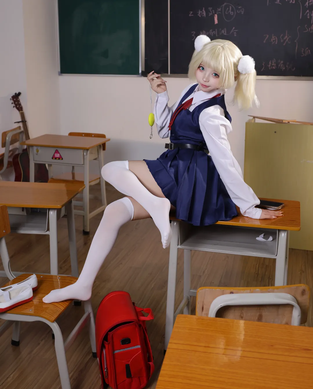 时雨羽衣cos, jk制服, 萝莉神的安魂曲, 白丝双马尾, 教室cos