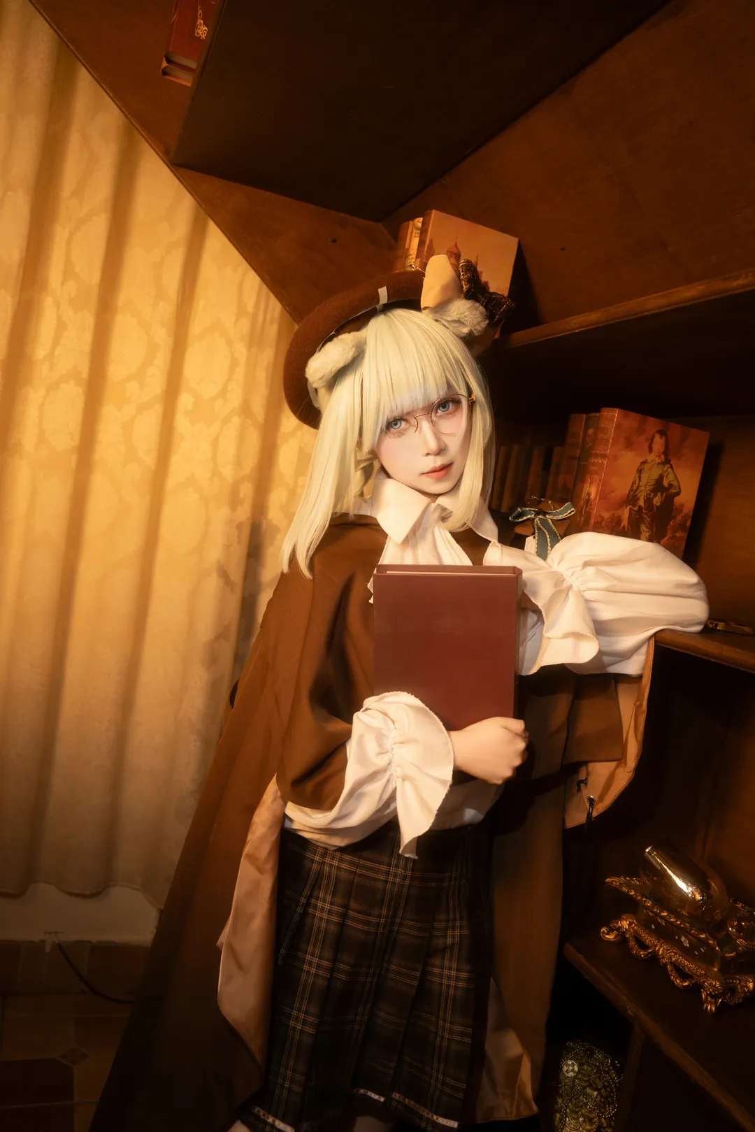 Arknights, Anime-style fashion, Arknights cosplay, Retro style photography, Istina cosplay - Image 4
