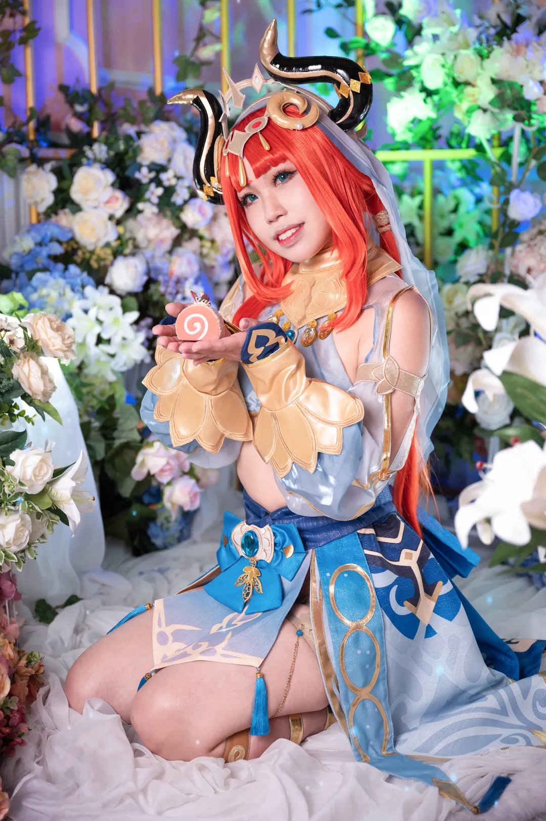 原神, ニィロウ コスプレ, 二次元メイク, コスプレ撮影, 花畑での写真 - 10枚目