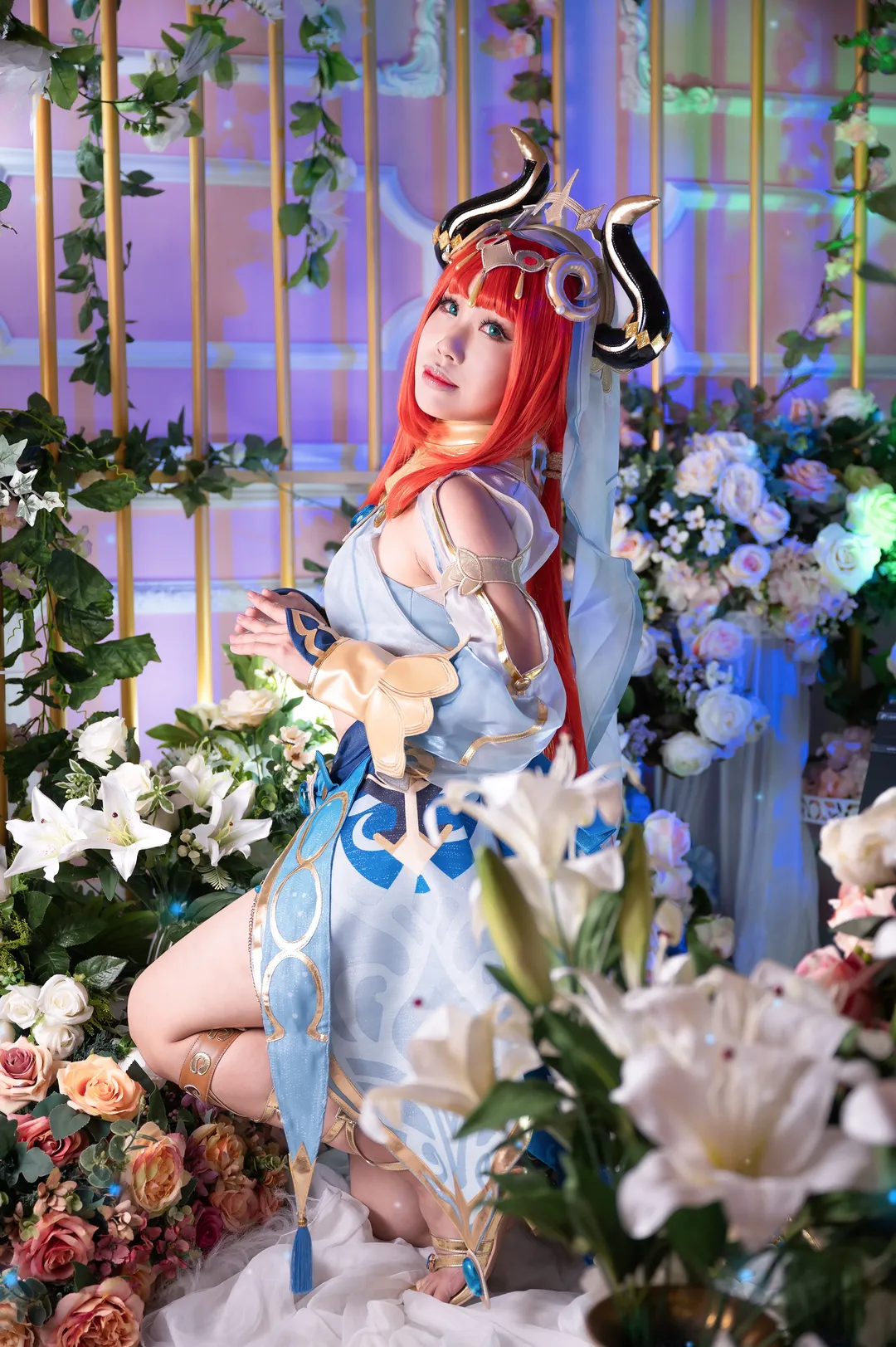 原神, ニィロウ コスプレ, 二次元メイク, コスプレ撮影, 花畑での写真 - 11枚目