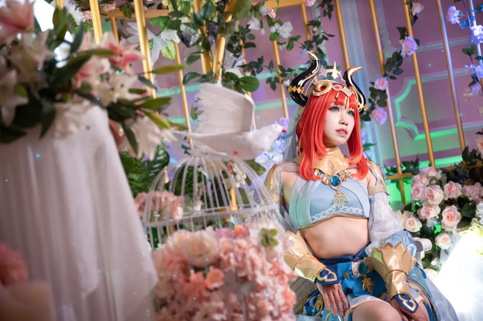原神, ニィロウ コスプレ, 二次元メイク, コスプレ撮影, 花畑での写真 - 3枚目