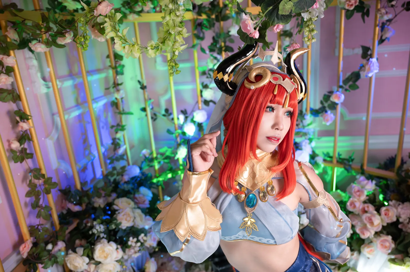 原神, ニィロウ コスプレ, 二次元メイク, コスプレ撮影, 花畑での写真 - 8枚目