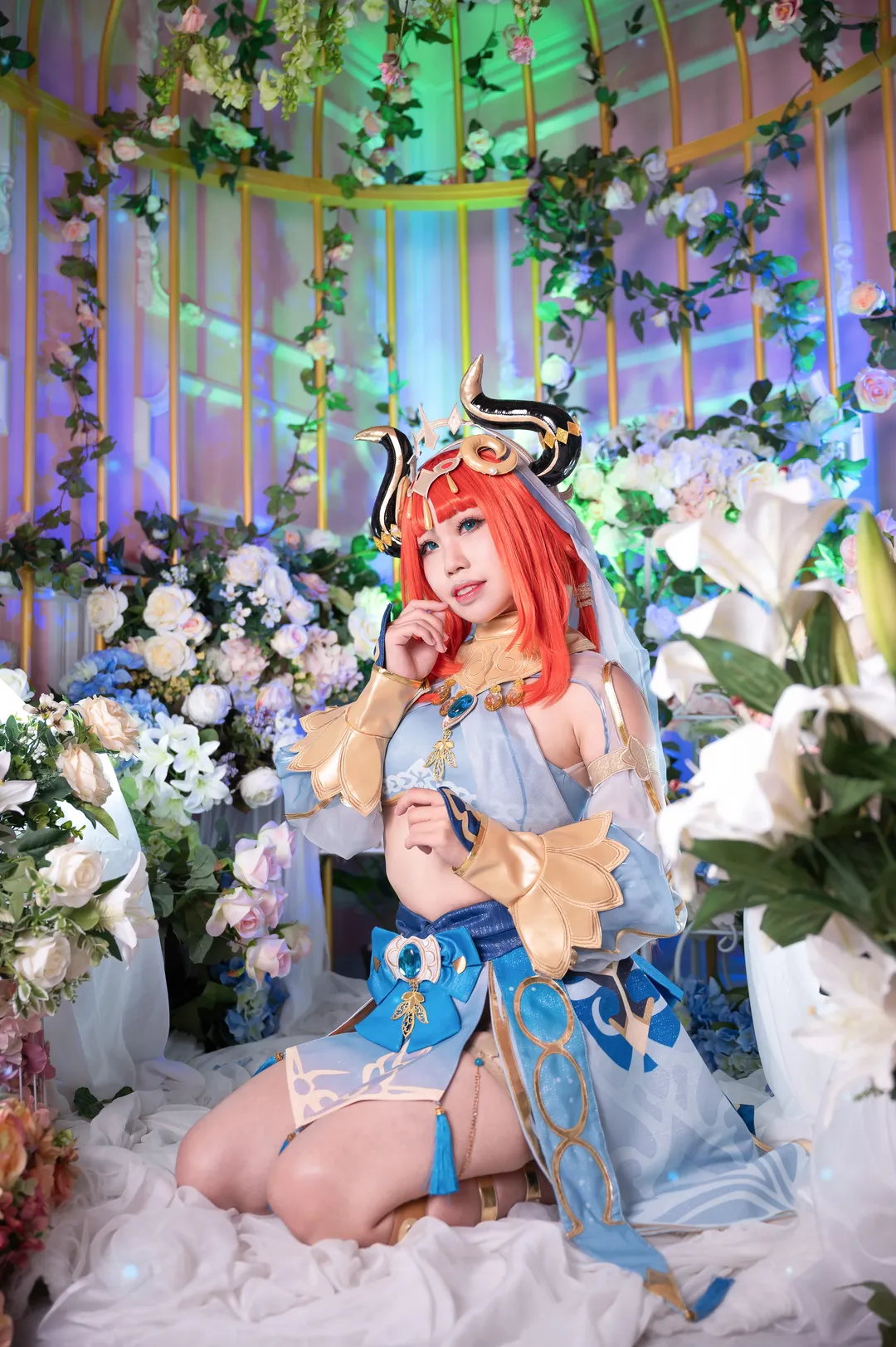 原神, ニィロウ コスプレ, 二次元メイク, コスプレ撮影, 花畑での写真 - 9枚目