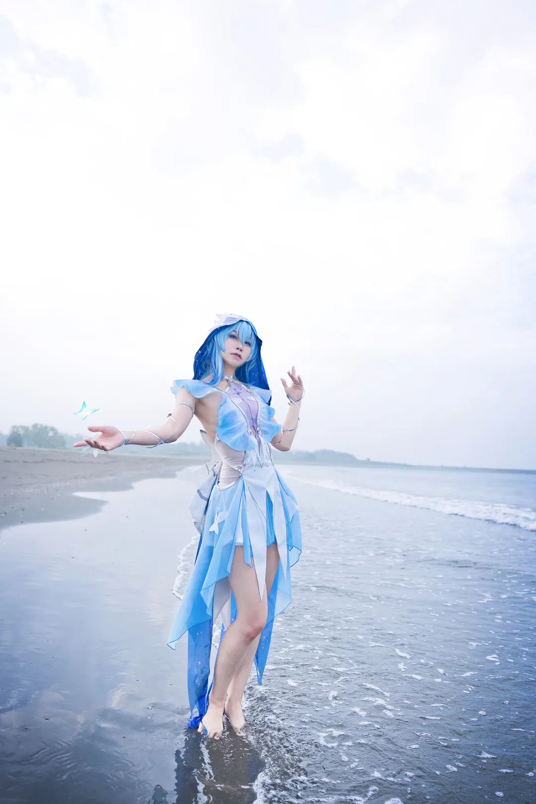 鳴潮, ショアキーパー コスプレ, 海辺のコスプレ, コスプレ撮影, 青白系キャラクター - 1枚目