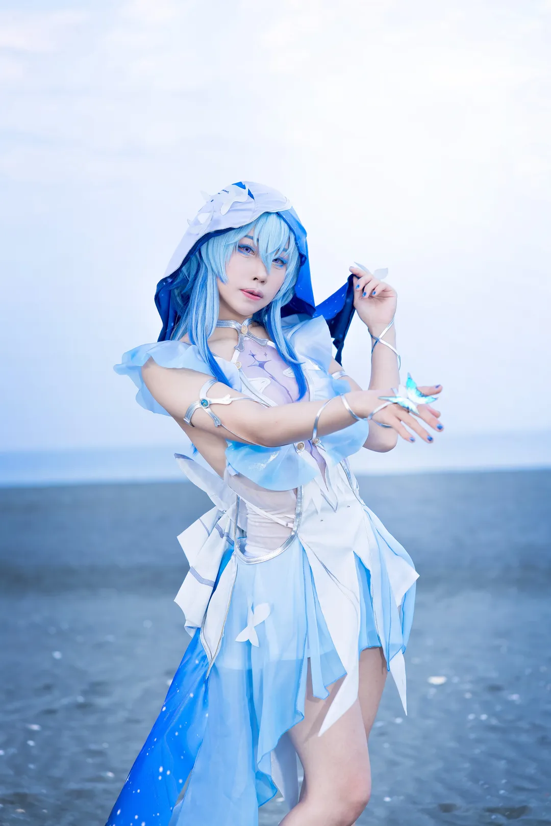 鳴潮, ショアキーパー コスプレ, 海辺のコスプレ, コスプレ撮影, 青白系キャラクター - 4枚目