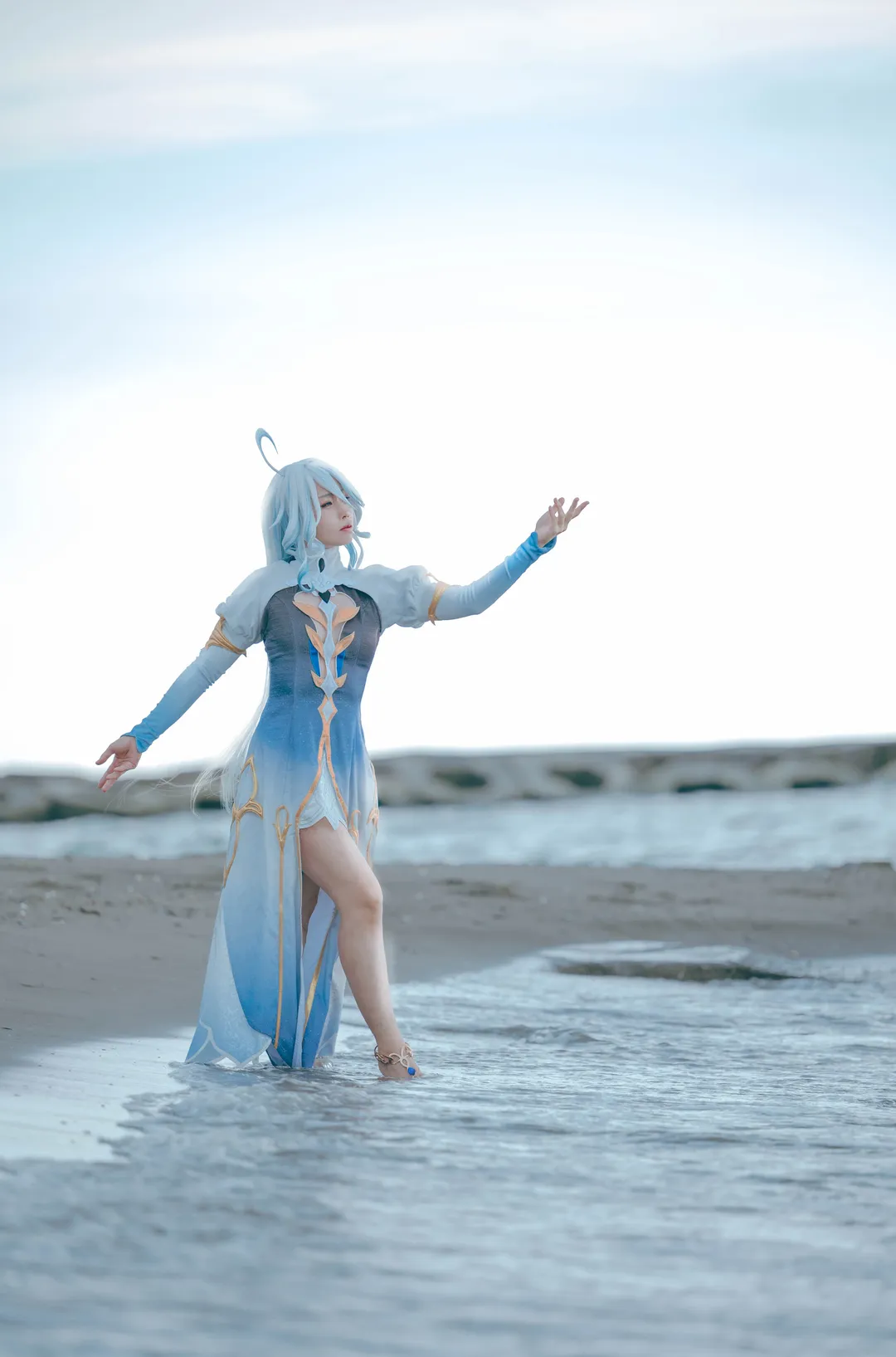 原神, 芙寧娜cos, 海邊外景, 藍髮cos, 楓丹cosplay - 第1張