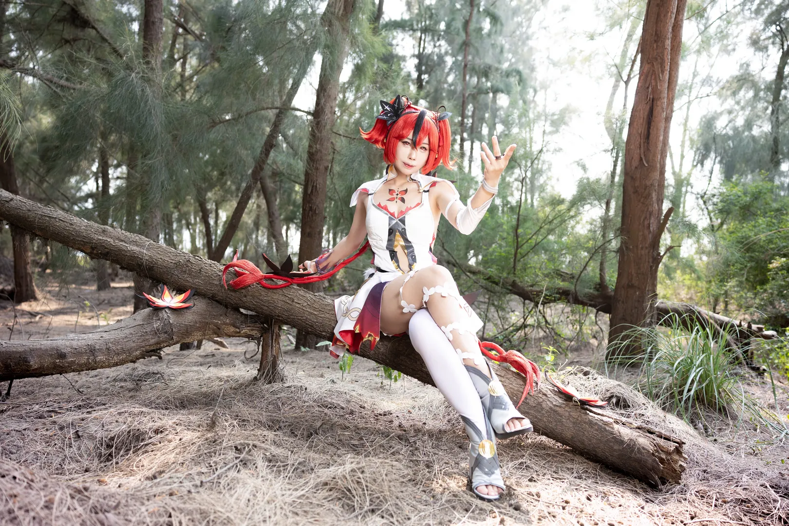 鸣潮, 户外摄影, 二次元cosplay, 椿cos, 红发少女