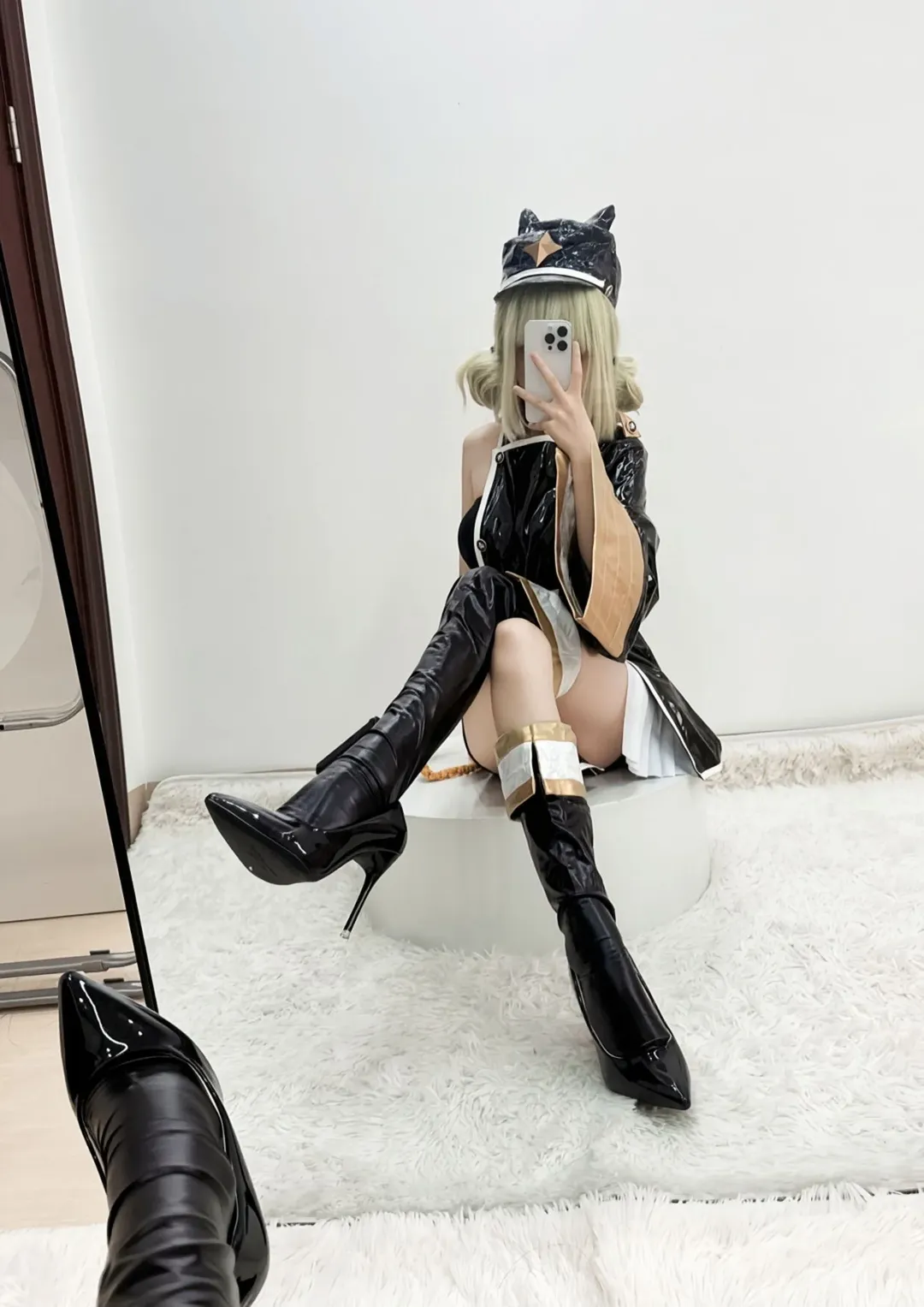 鏡越しの自撮り, 阿良河キウィ コスプレ, 魔法少女にあこがれて, エナメルロングブーツ, コスプレ衣装 - 1枚目