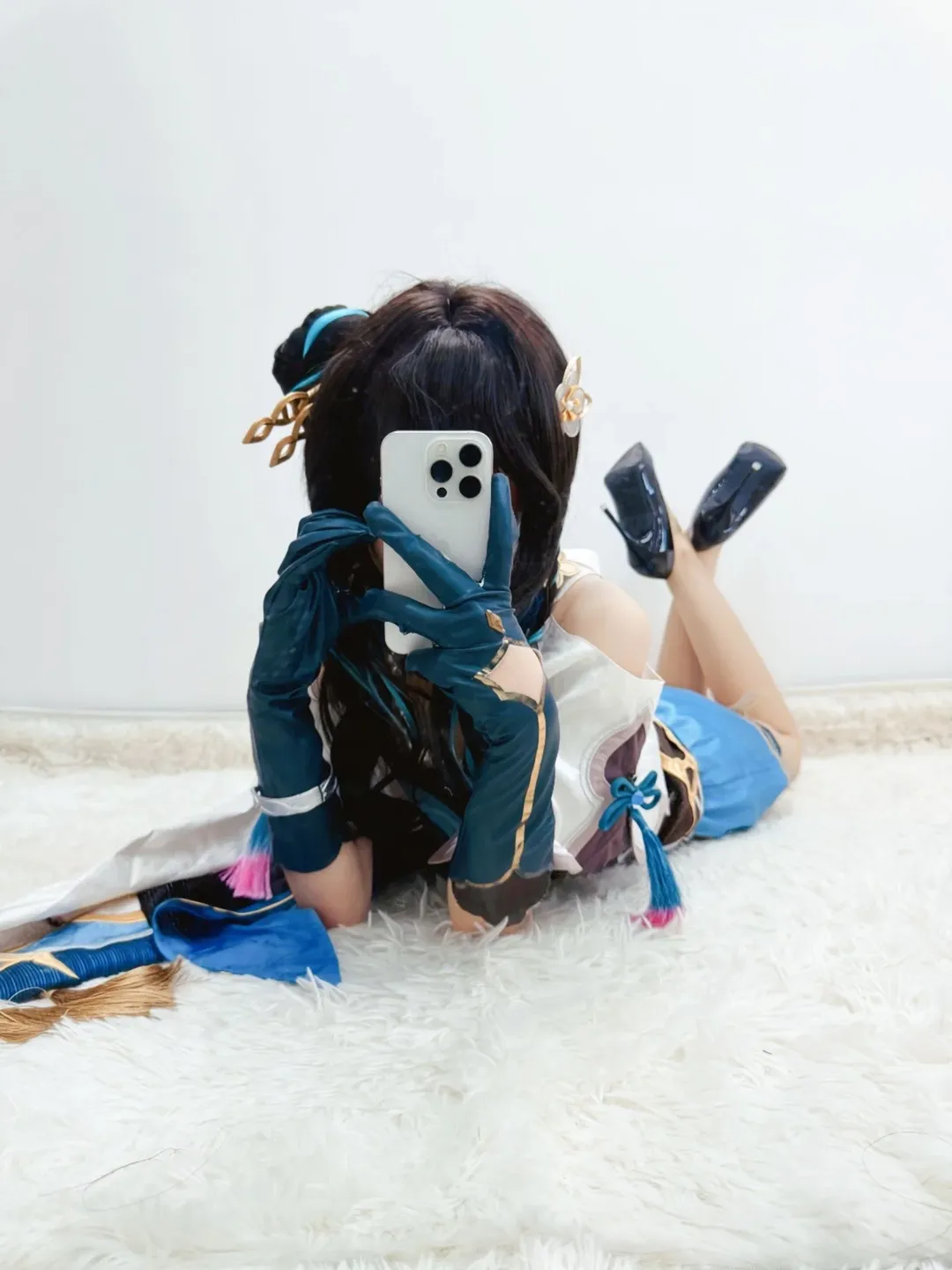 Honkai: Star Rail, Ruan Mei cosplay, Casual cosplay, Chinese style styling, Smartphone selfie