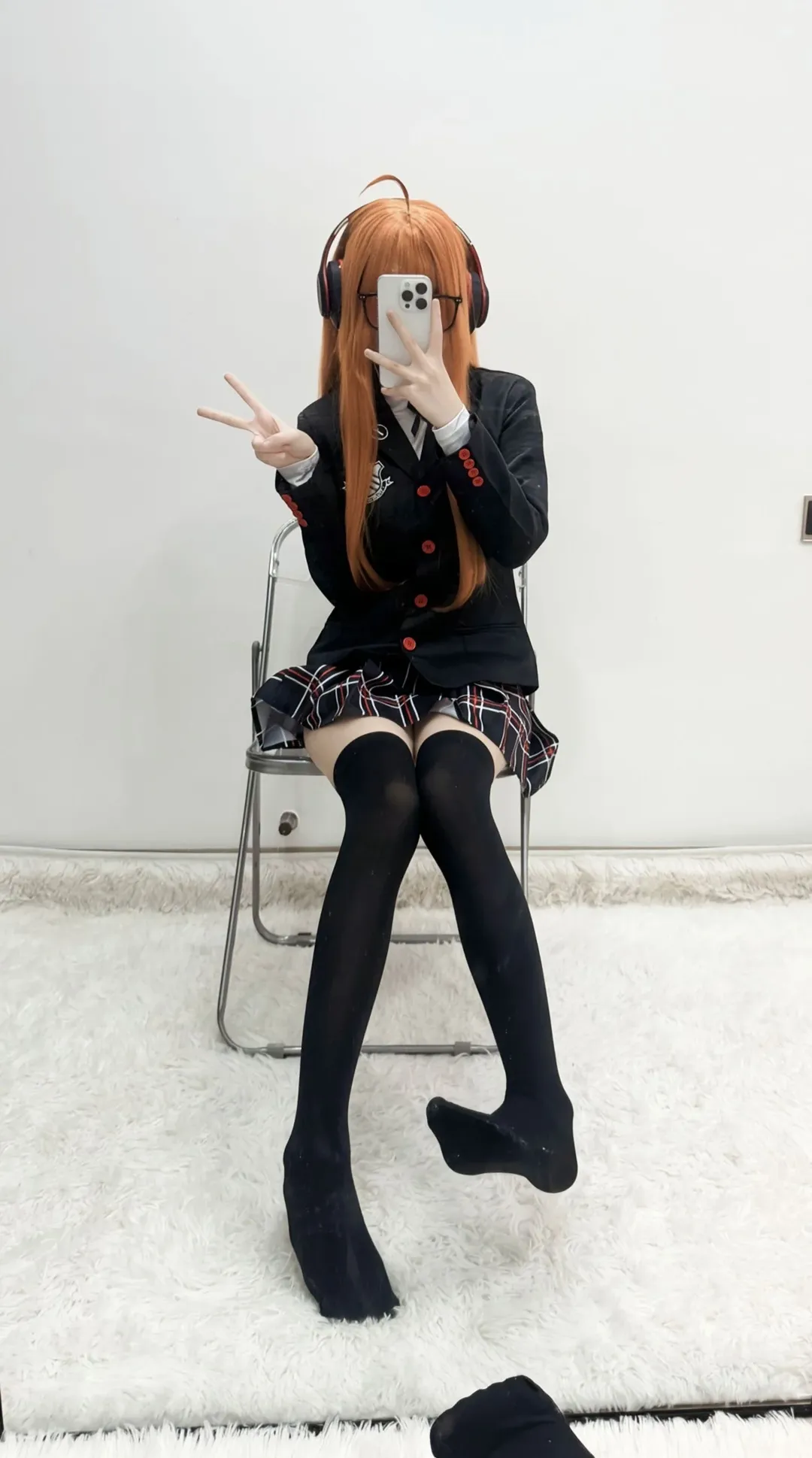 Wig styling, School uniform, Persona 5, Futaba Sakura cosplay, Selfie poses