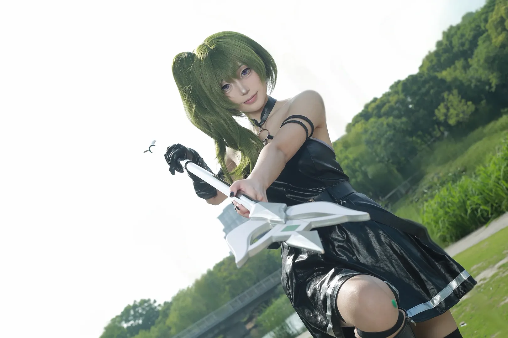 アウトドア撮影, 二次元コスプレ, ユーベルコスプレ, 葬送のフリーレン, 黒レザースカート - 3枚目