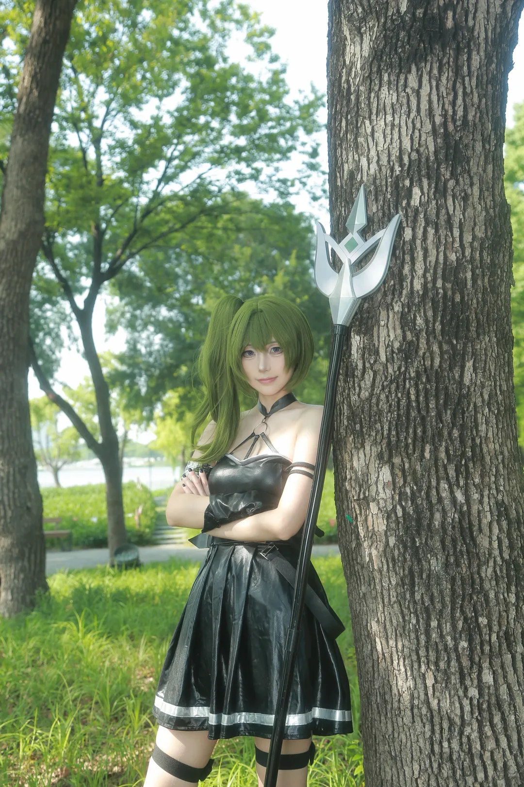 アウトドア撮影, 二次元コスプレ, ユーベルコスプレ, 葬送のフリーレン, 黒レザースカート - 4枚目