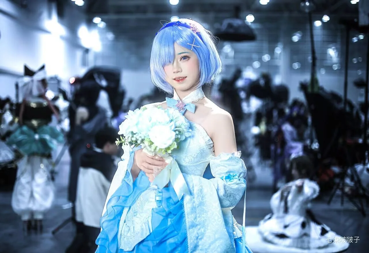 漫展摄影, 花嫁造型, 二次元穿搭, 蓝色假发, 蕾姆cosplay - 第1张