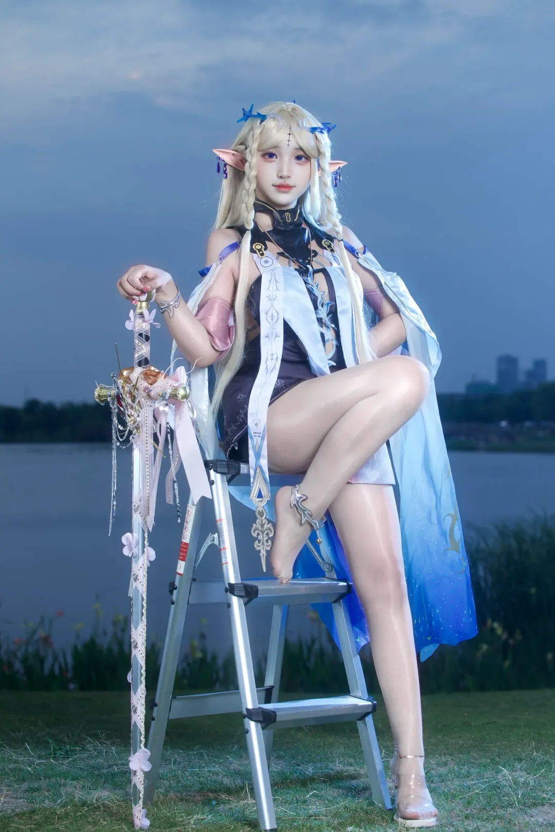 卡提希娅cos, 精灵风cosplay, 夜景人像写真, 蓝色系户外cos, 奇幻角色还原 - 第2张