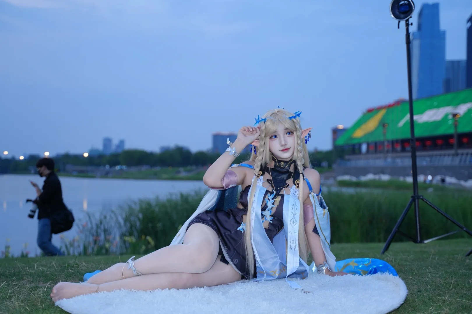 cosplay, 精灵耳cos, 金发美瞳cos, 奇幻风穿搭, 户外cos外景 - 第2张