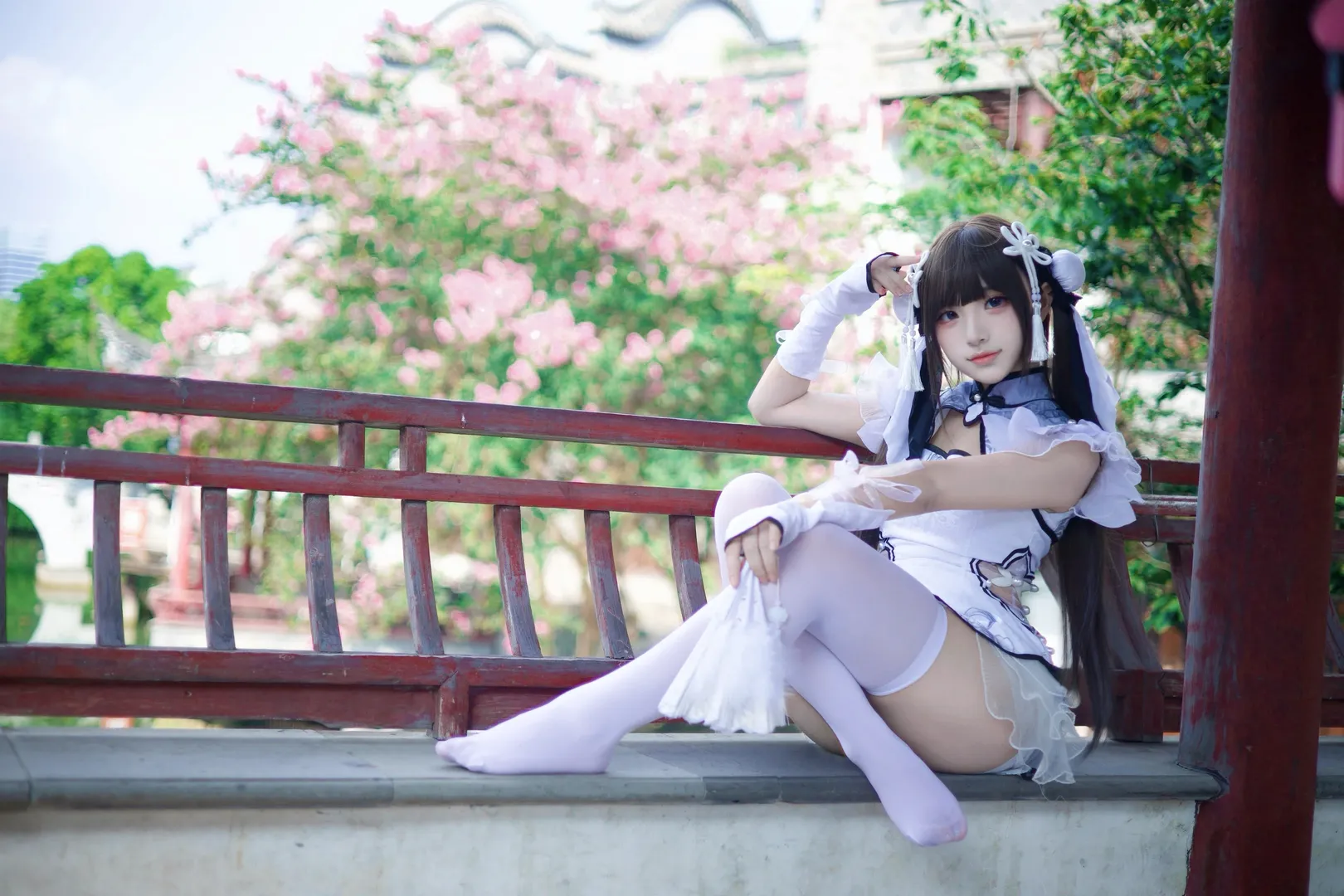 永劫无间, 殷紫萍cos, cosplay摄影, 白丝穿搭, 园林外景