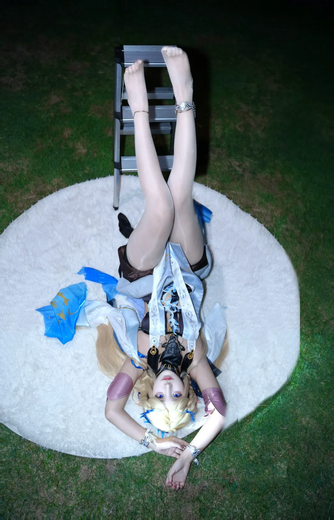 Cartethyia Cosplay, Elf ear cosplay, Outdoor night portrait, White tights outfit log, Ladder prop photography - Image 1