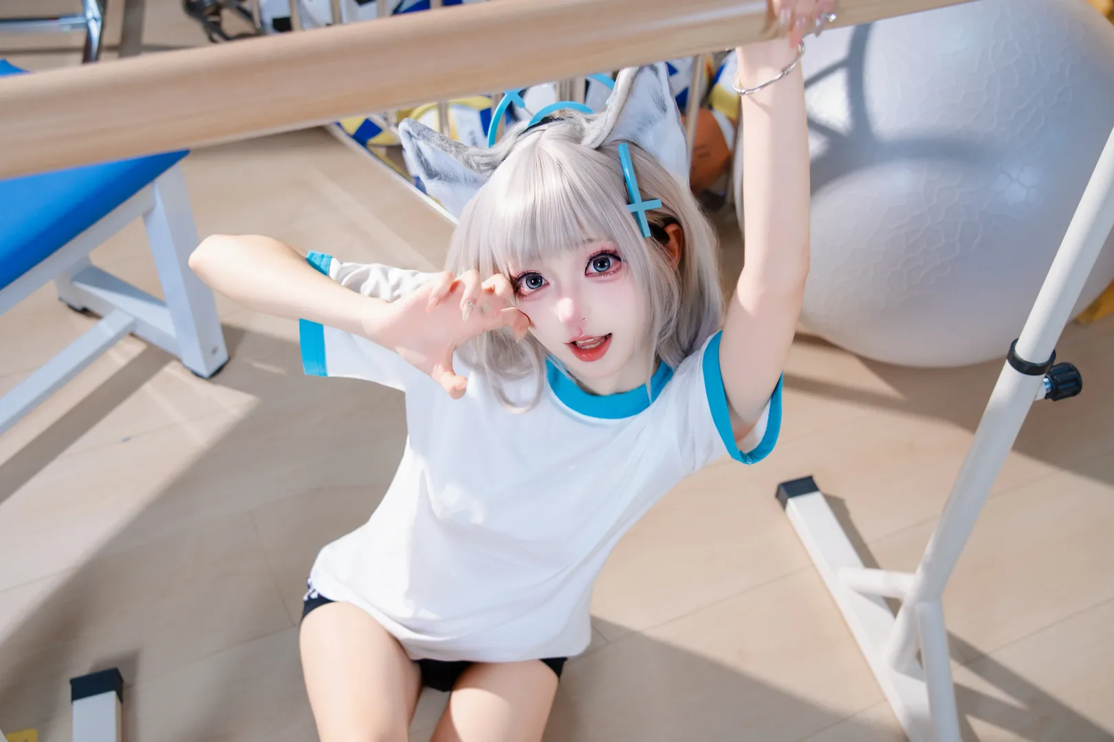2次元少女, ブルーアーカイブ, 体操服コスプレ, スポーツスタイル写真, シロコ コスプレ - 1枚目