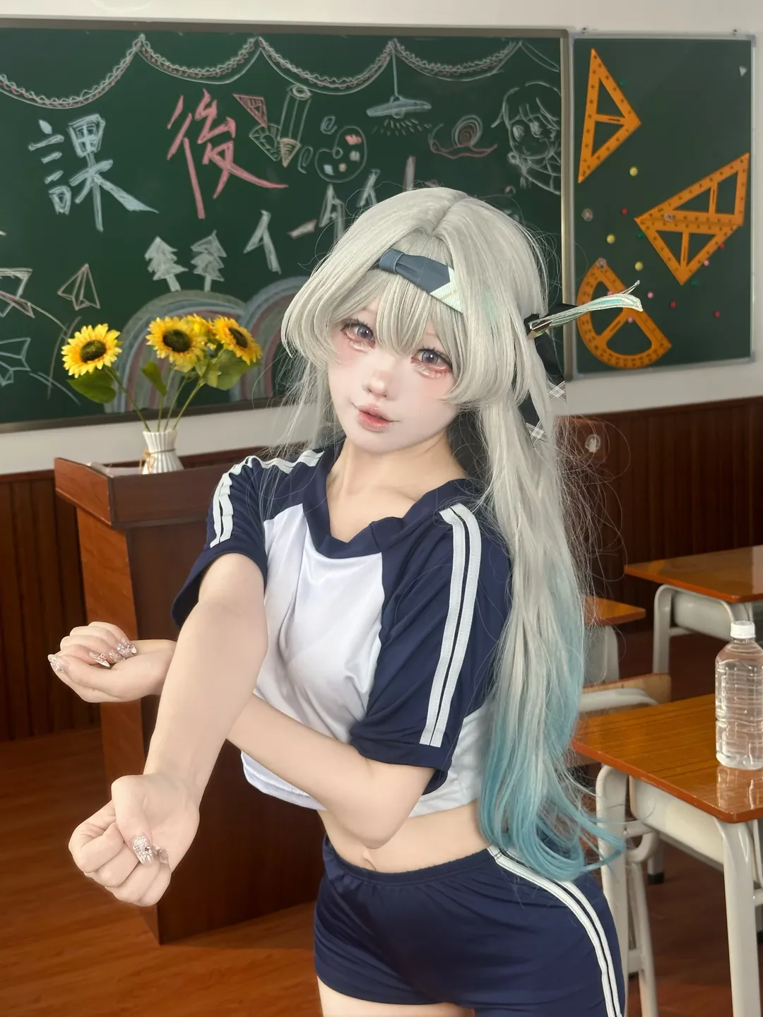 崩坏星穹铁道, 流萤cos, 白丝穿搭, 教室写真, 体操服cosplay - 第2张