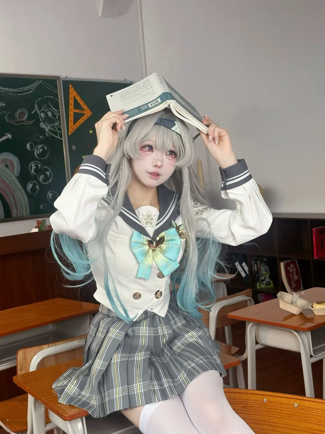 崩壊：スターレイル, ホタル コスプレ, 二次元コスプレ, 教室の写真, 春の贈り物JK - 1枚目