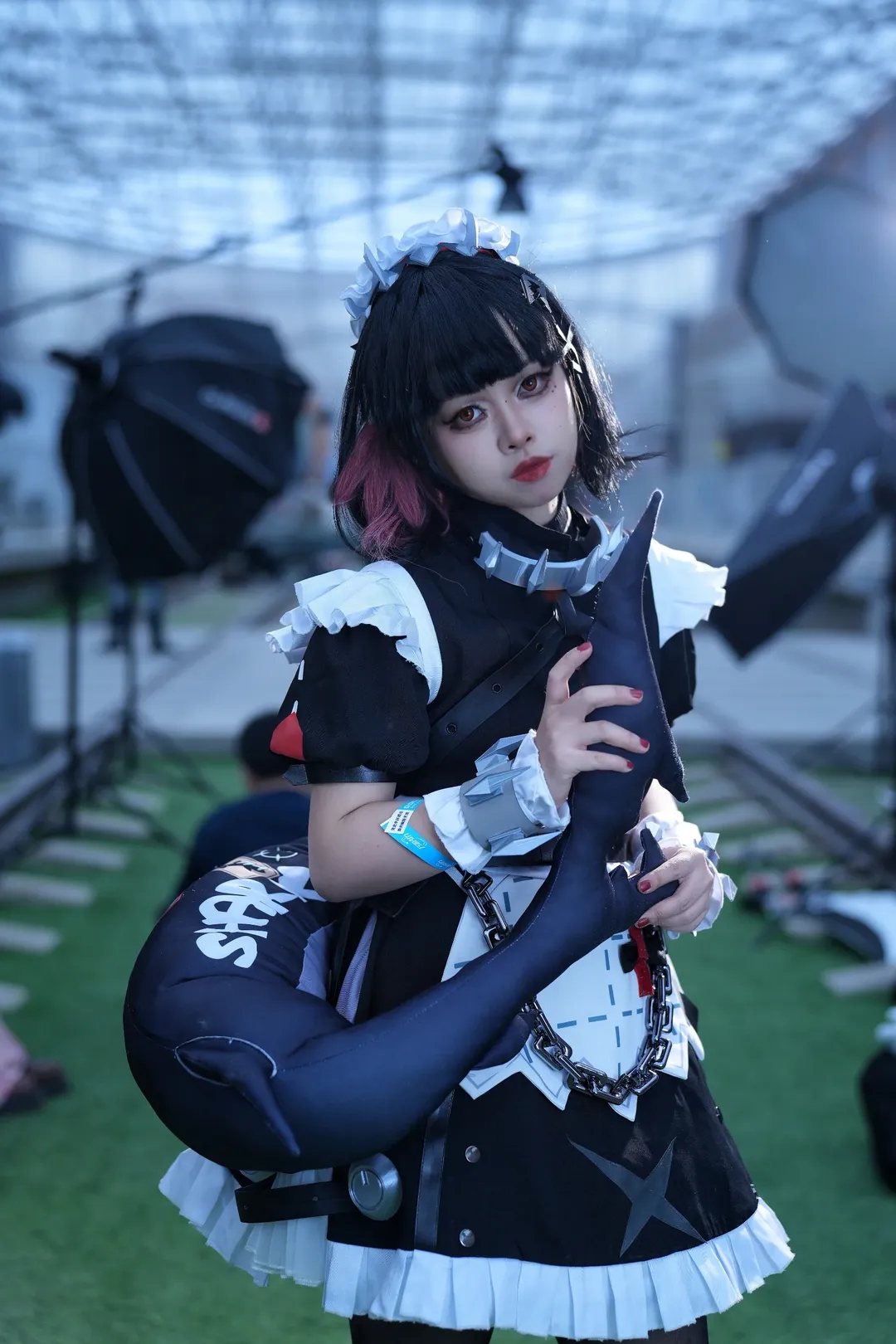 ゼンレスゾーンゼロ, エレン・ジョー コスプレ, サメちゃん, イベント撮影写真の受け取り, 黒ストッキング - 4枚目